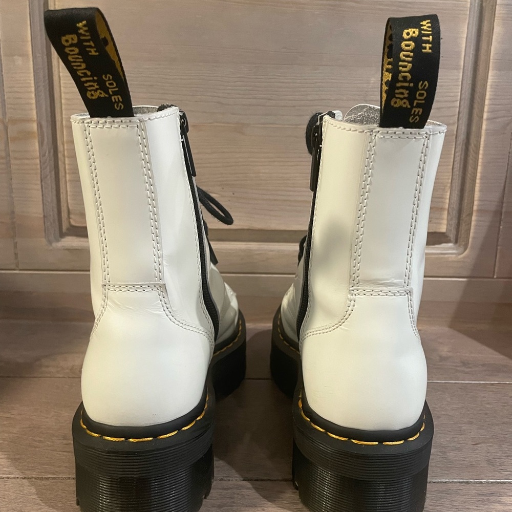 Dr. Martens Jadon Platform classic 8-Eye Boot - Picture 5 of 11